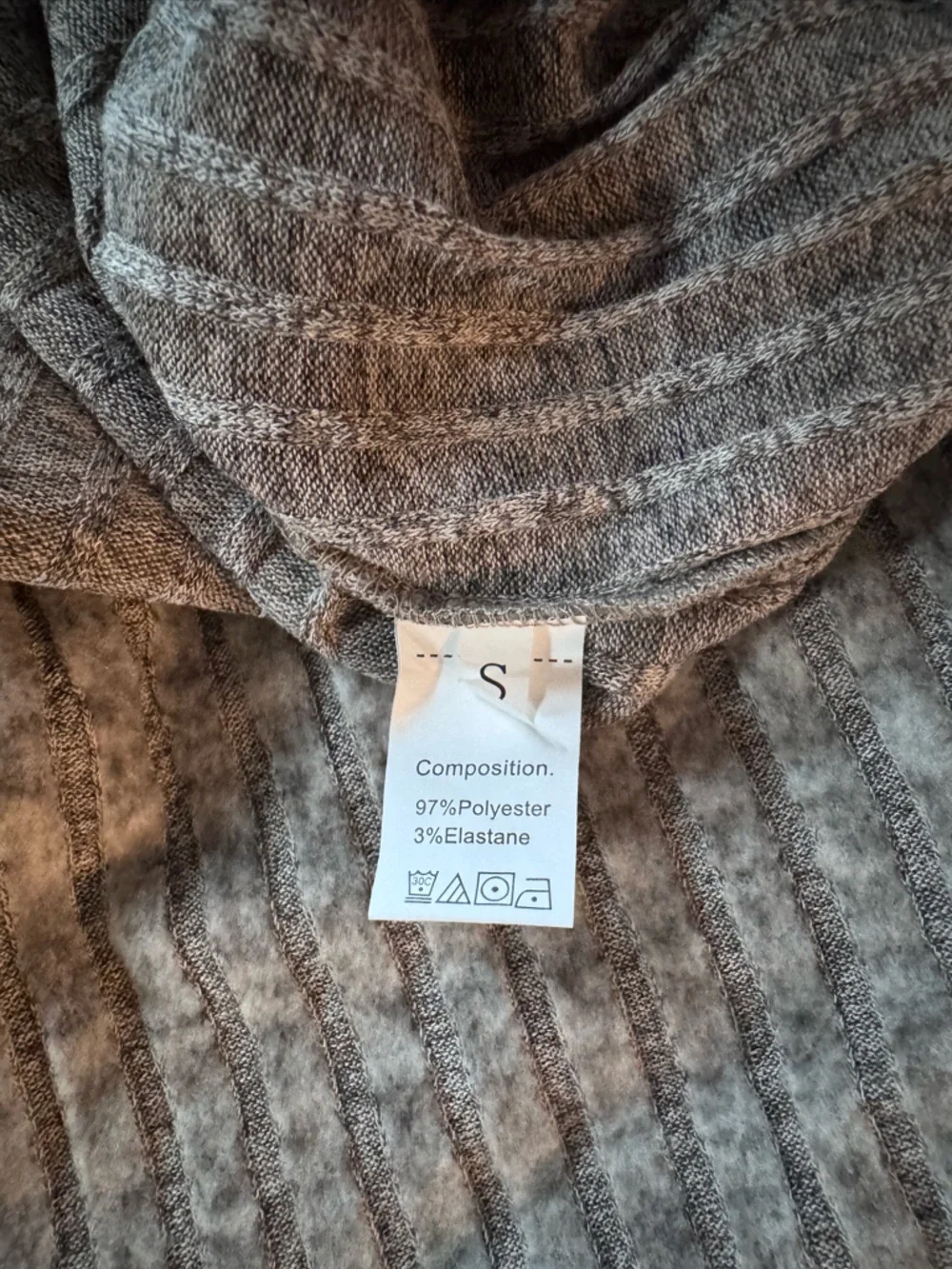 BRAND NEW Women’s Small Cozy Ribbed Sweater in Taupe - Picture 8 of 9